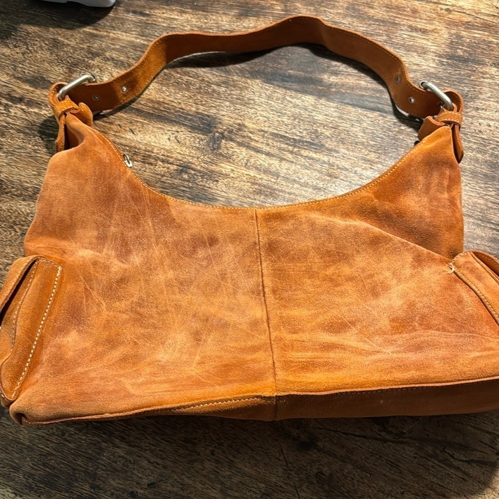 Orange suede shoulder bag with an organic rustic look - Picture 2 of 12